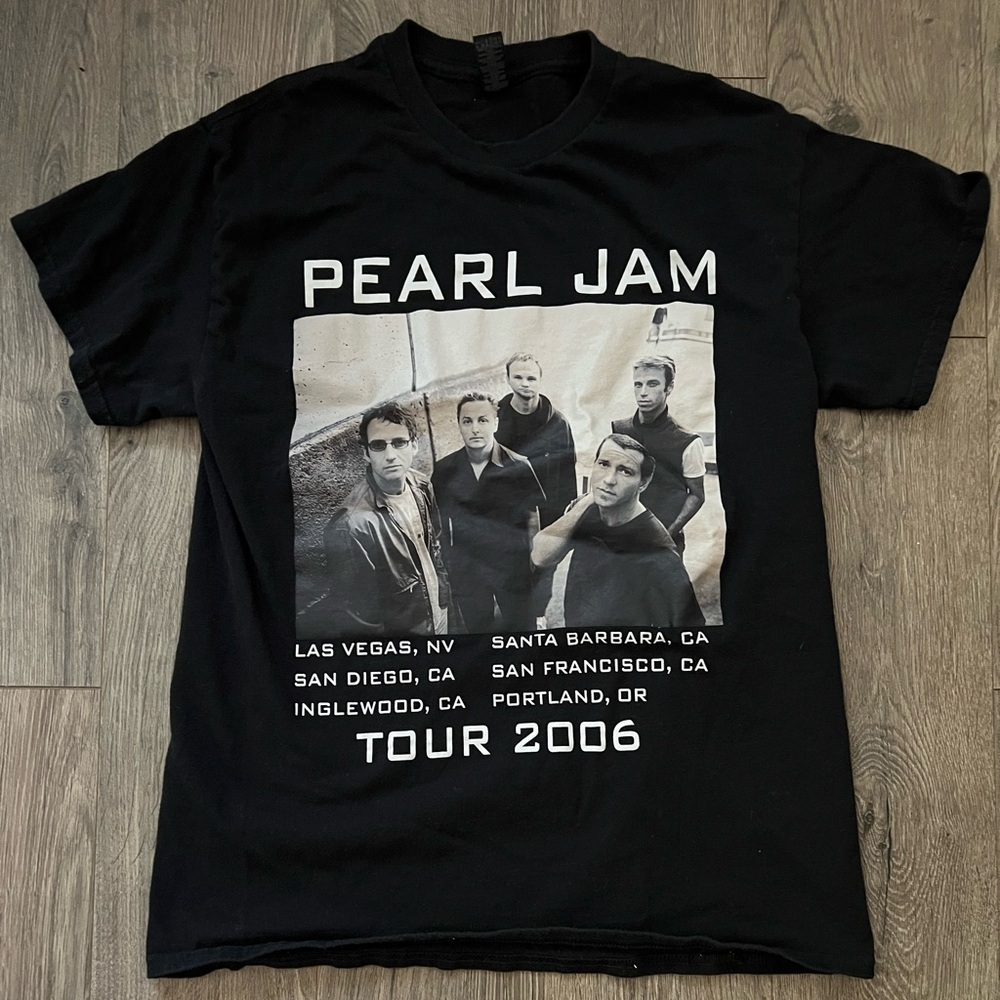 Pearl Jam 2006 Tour T-Shirt Black Gildan Heavy Cotton Size M EUC​